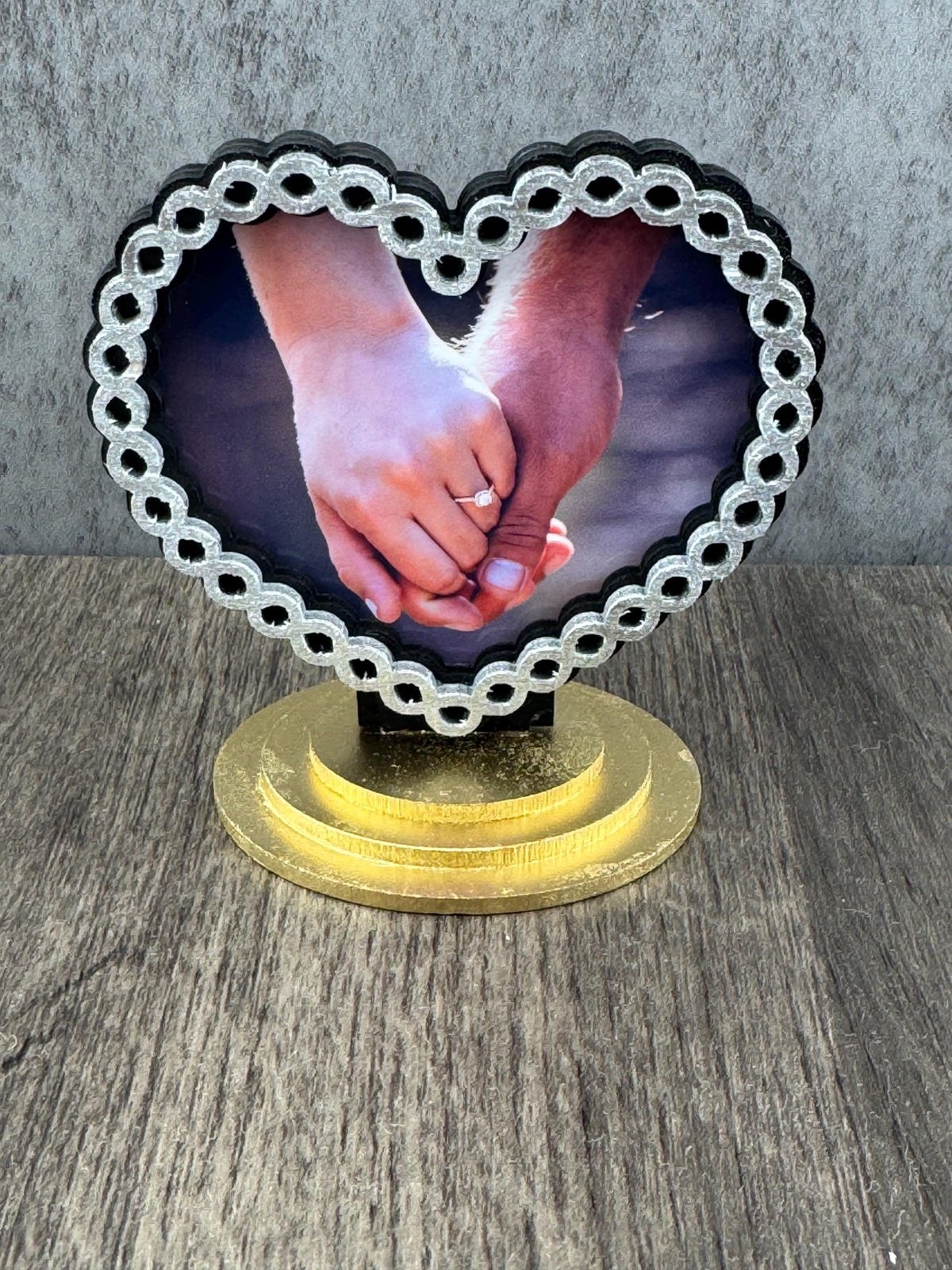Double-Sided Heart Frame Table Toppers – Magnetic Wedding Photo Holders