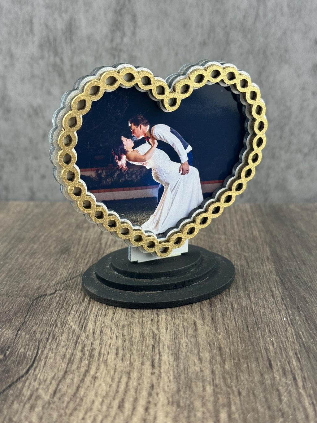 Double-Sided Heart Frame Table Toppers – Magnetic Wedding Photo Holders