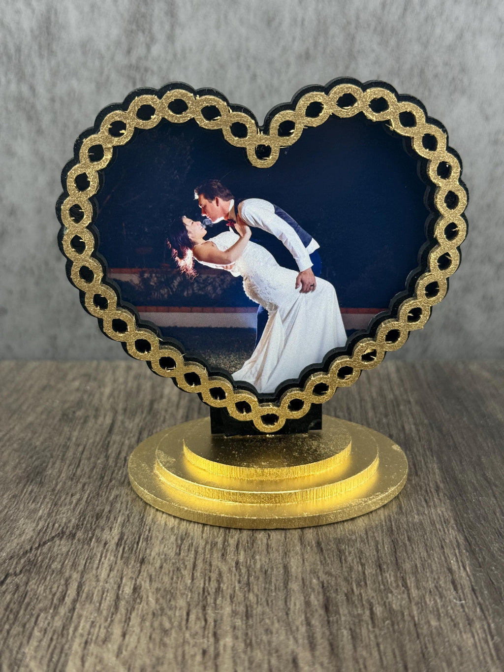 Double-Sided Heart Frame Table Toppers – Magnetic Wedding Photo Holders