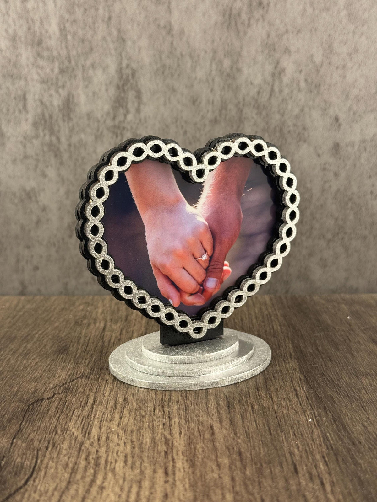 Double-Sided Heart Frame Table Toppers – Magnetic Wedding Photo Holders