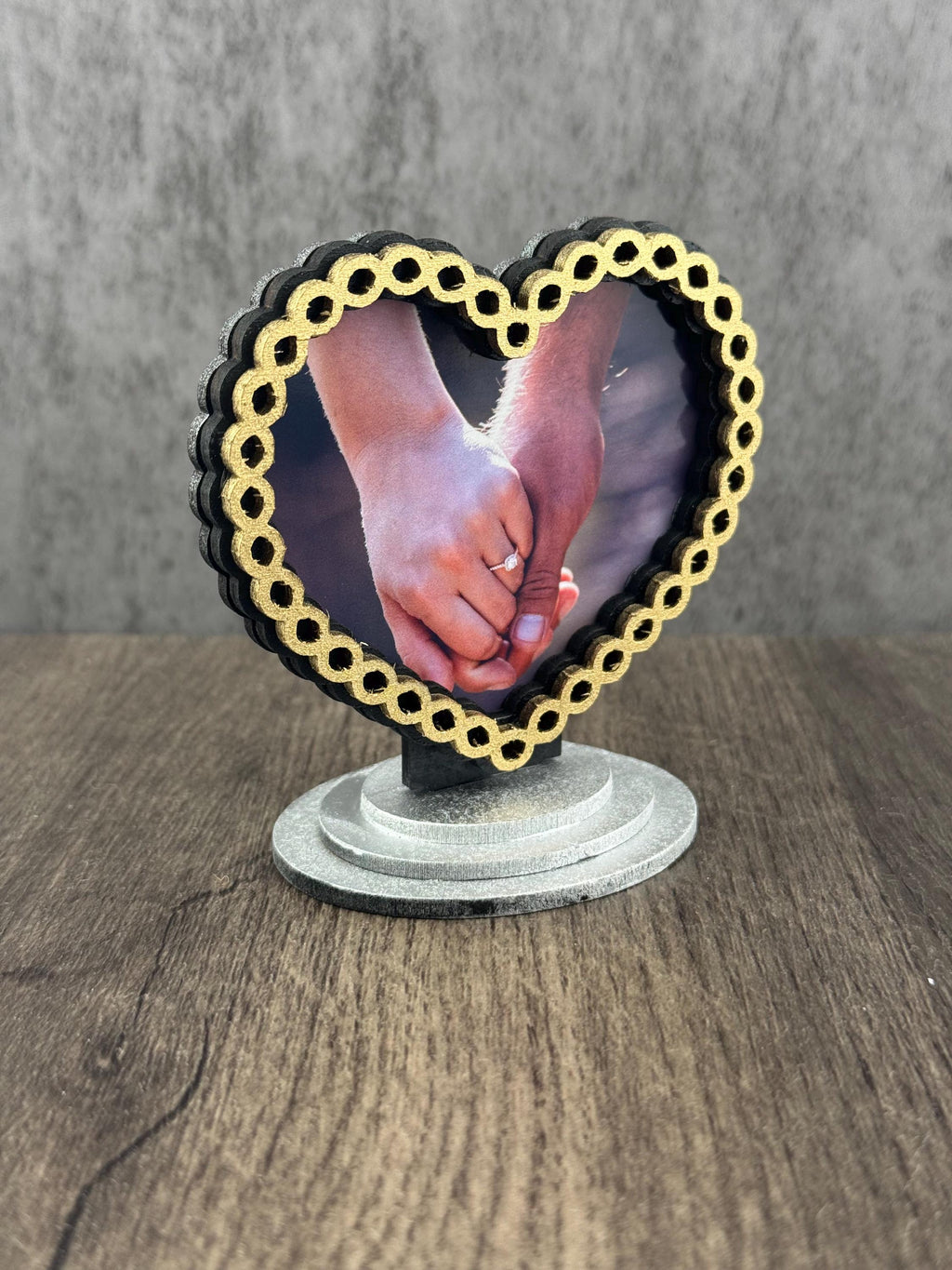 Double-Sided Heart Frame Table Toppers – Magnetic Wedding Photo Holders