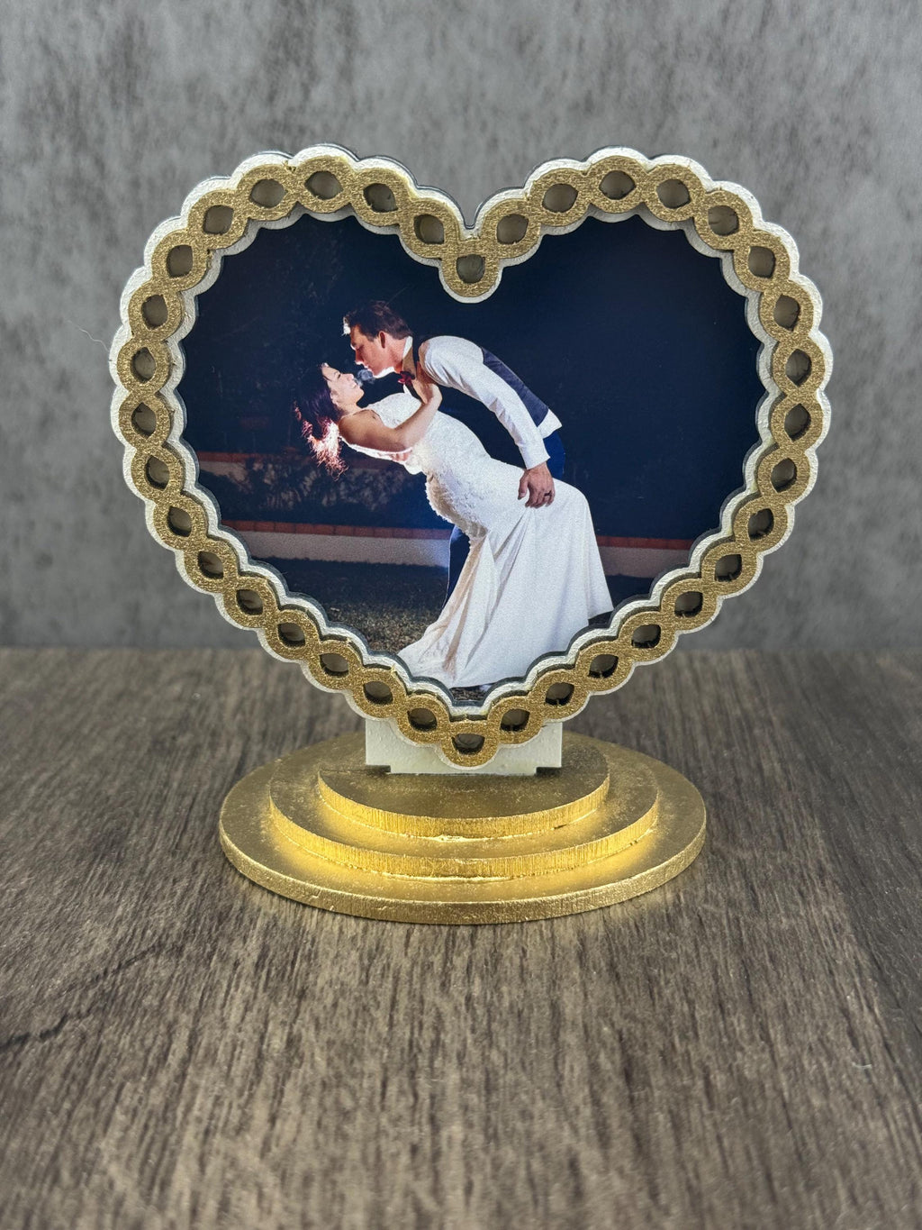 Double-Sided Heart Frame Table Toppers – Magnetic Wedding Photo Holders