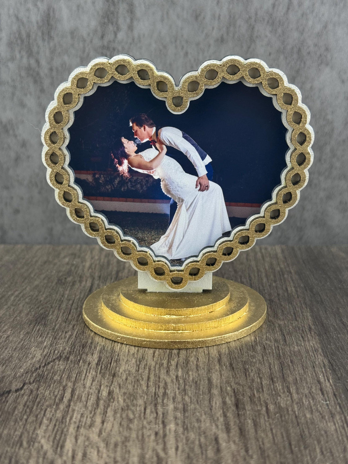 Double-Sided Heart Frame Table Toppers – Magnetic Wedding Photo Holders