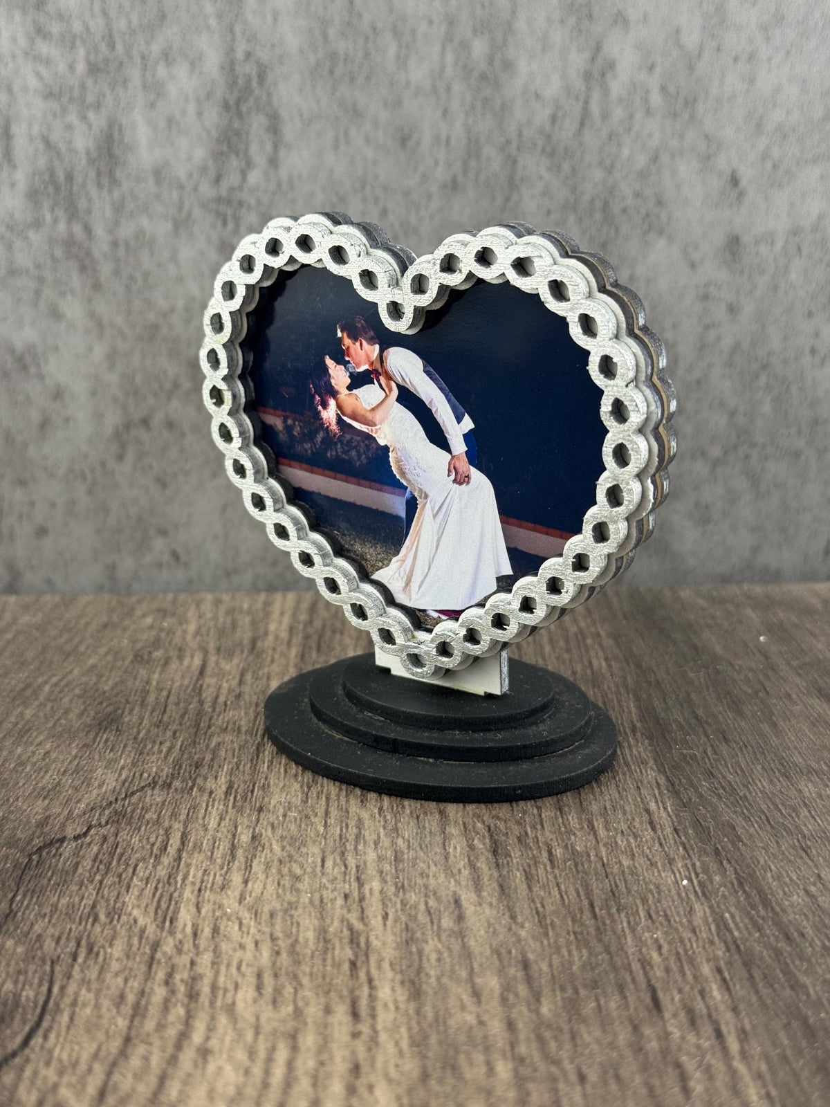 Double-Sided Heart Frame Table Toppers – Magnetic Wedding Photo Holders